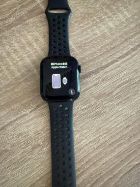 Смартфон iPhone 11 и часы Apple Watch 7